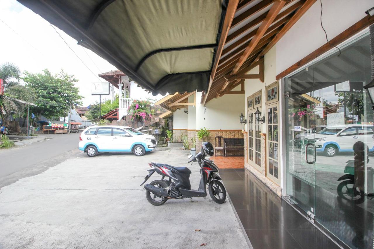 Reddoorz Near Rs Sarjito 2 Guest house 2*