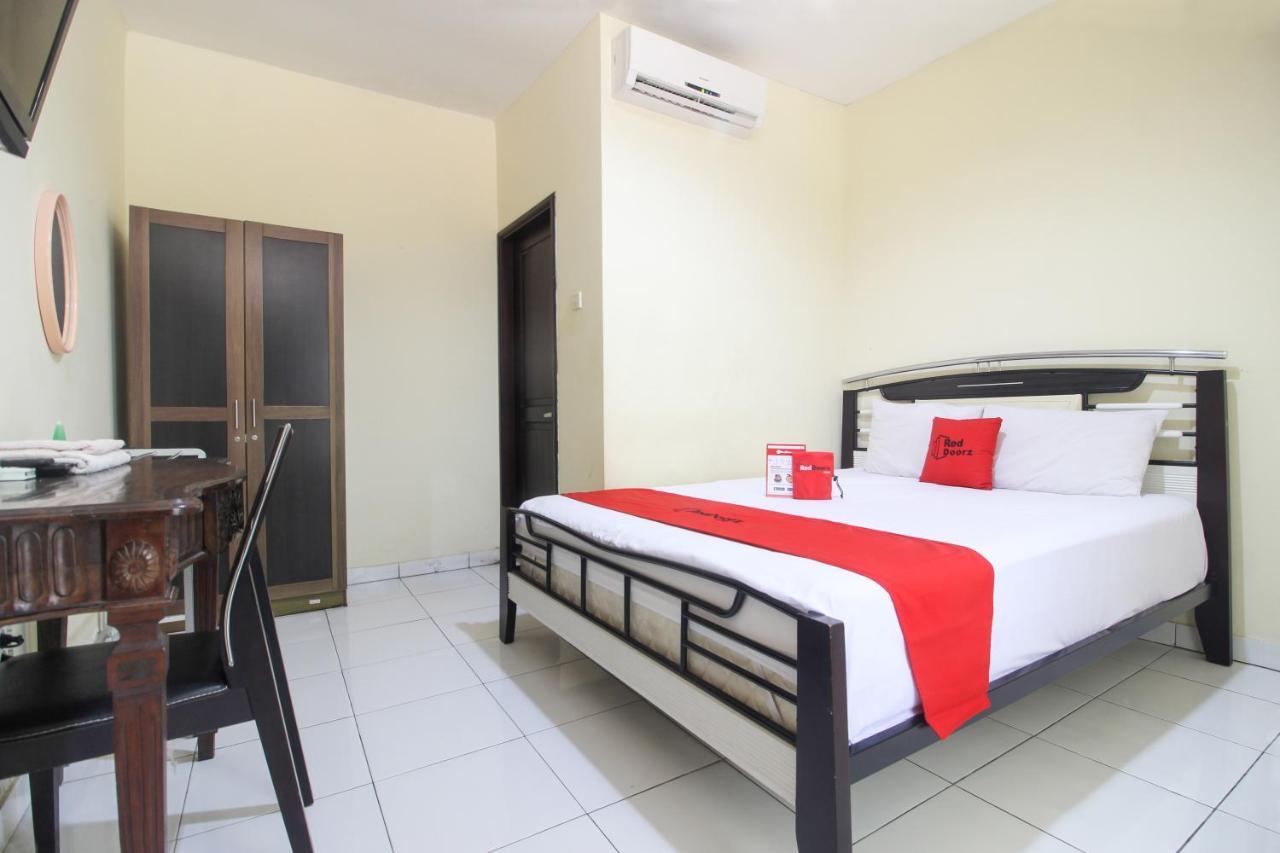 Reddoorz Near Rs Sarjito 2 Guest house 2*