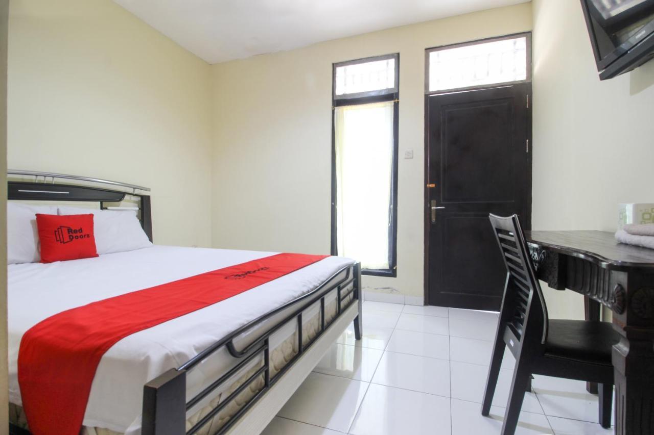 Reddoorz Near Rs Sarjito 2 Guest house